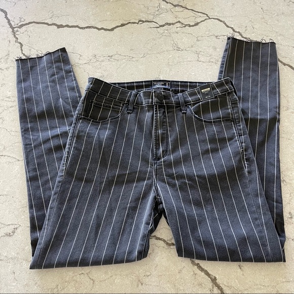 Abercrombie & Fitch Jeans - Picture 2 of 4